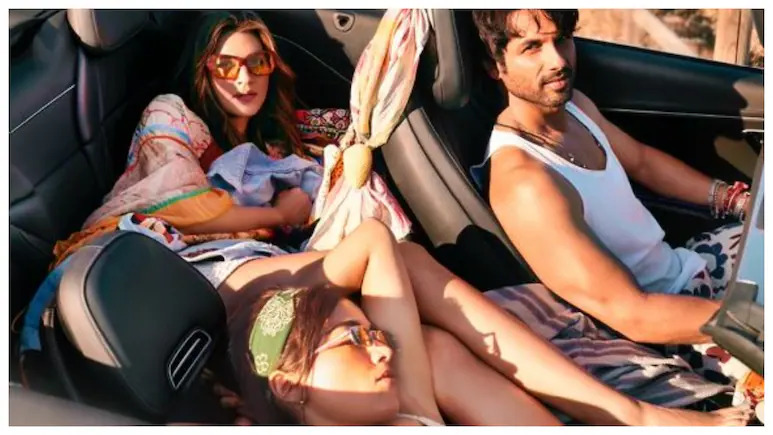 cocktail-2-day-7-advance-booking-maintains-weekday-stability-sells-over-19000-tickets-in-national-chains