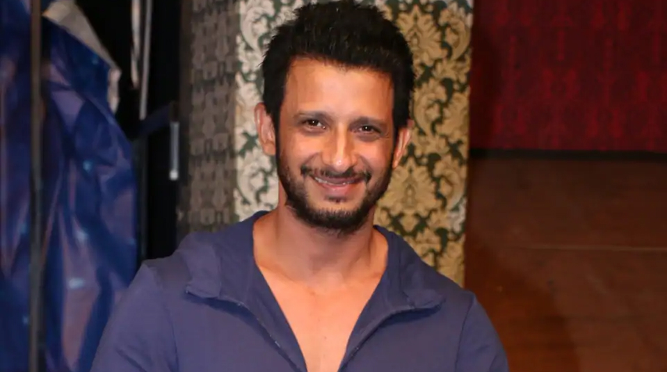 sharman-joshi-embraces-the-challenge-of-bhalobashar-morshum