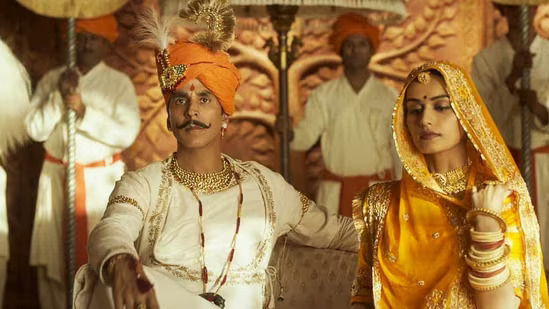 couldnt-grow-it-naturally-akshay-kumar-finally-reacts-to-samrat-prithviraj-moustache-controversy