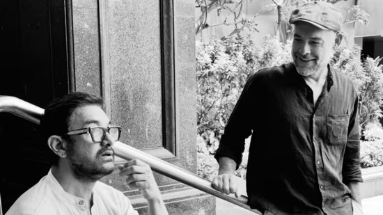 25-years-of-lagaan-aamir-khan-ashutosh-gowariker-reunite-with-cast-as-paul-blackthorne-returns-to-india-for-celebrations
